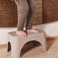 OYOY Rabbit Step Stool - Clay -Liewood Store Frame3 2024 02 27T162155.555